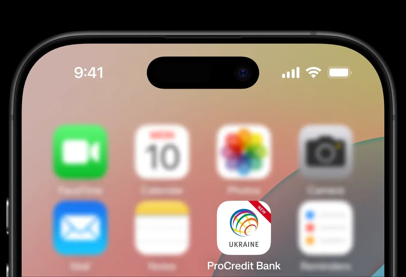 Екран смартфона з іконками застосунків, на передньому плані — значок мобільного застосунку ProCredit Bank