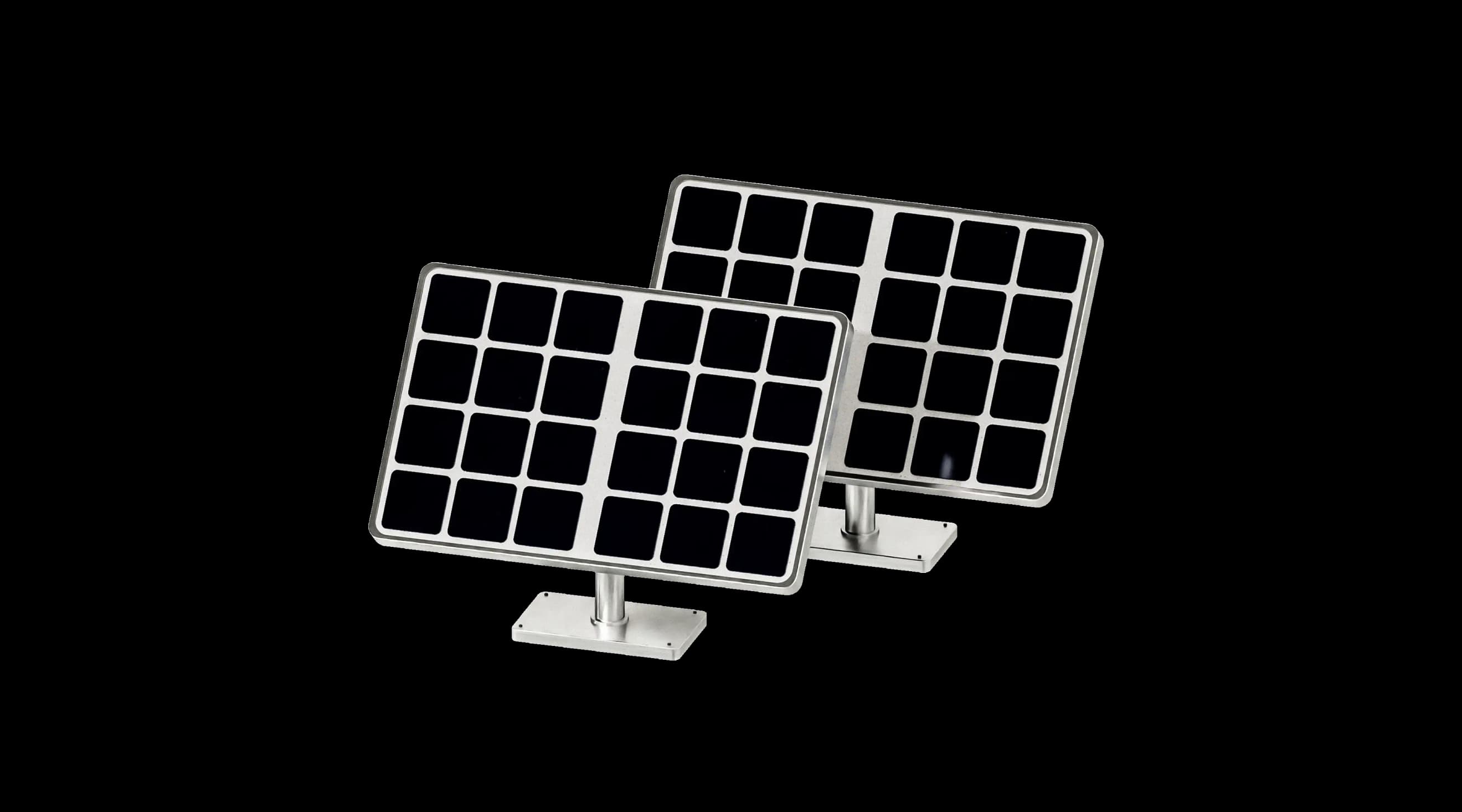 Дві сонячні панелі на металевих опорах